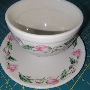 Un122 Universal vintage ballerina saucer and bowl.